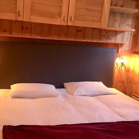 Croix De Coeur 111 Otel